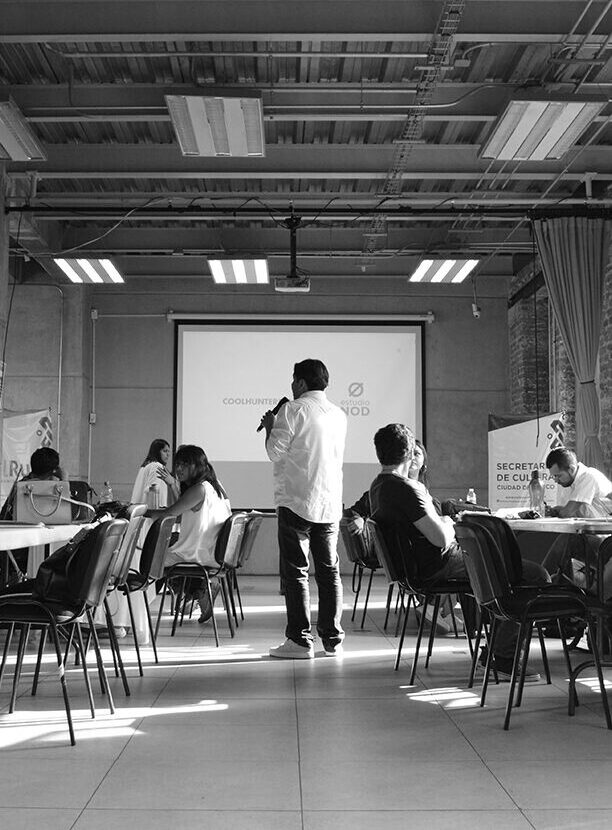 Ulises Alemán en sesión de trabajo
